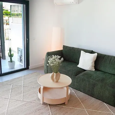 Apartamento Modern Oasis With Sunlit Patio In Carvoeira